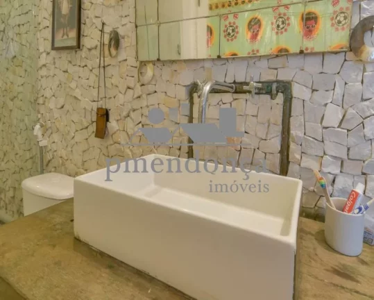 Imagem Apartamento reformado, distribuído com tacos, living para 03 ambientes, terraço, lavabo, banheiro ...