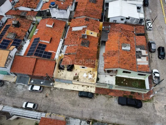 Imagem Casa Padrão à Venda em Lagoa Nova, Natal - 4 Dormitórios