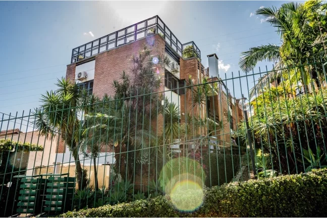 Imagem Imóvel com 3 Quartos à Venda, em Cristal - Porto Alegre Imagem Imóvel com 3 Quartos à Venda, em Cristal - Porto Alegre