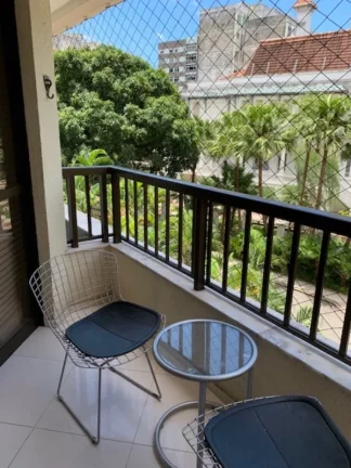 Imagem 3/4, 2 Suites, atualmente modificado p/ 2 Suites, c/ sala ampliada, lavabo e varandas - localizado na Rua da Graça, plana, ao lado do Museu MAC Bahia