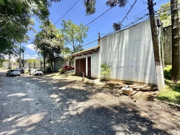 Imagem Cond Vila Velha - Casa 80% TÉRREA, 3 suítes! Lote 1.546m² plano!