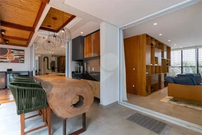 Imagem Casa à venda com 3 quartos, sendo 3 suítes, em Morumbi, São Paulo - SP