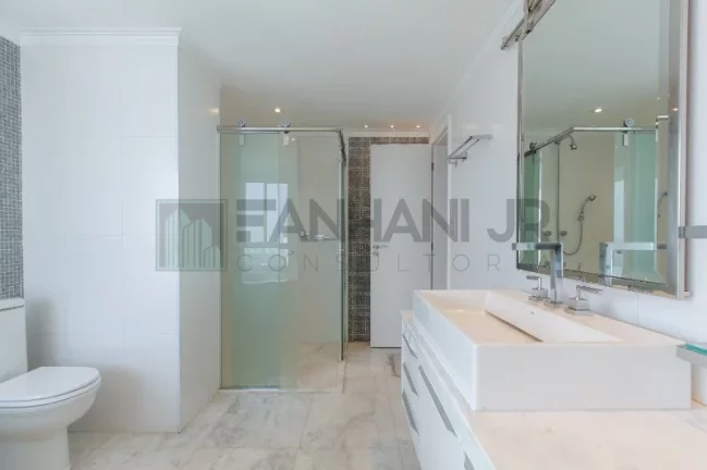 Imagem Maravilhosa cobertura duplex no coração do Jardim América! Com uma área de 450m2, esse imóvel é simplesmente incrível! Possui 4 suítes, todas equipa