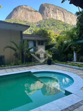 Imagem Casa Duplex de 4 Quartos para Venda na Gávea com 657 m²