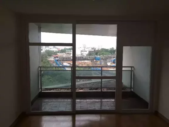 Imagem ondado de Cascais - Av. Armando Lombardi - Juntinho ao metrô Barra - Maravilhosa sala com 54m²