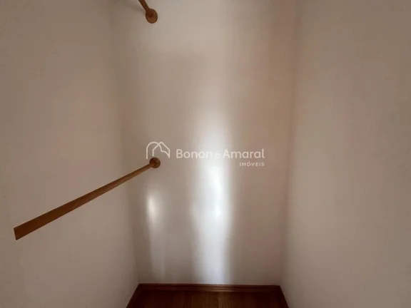 Imagem More com praticidade e excelente localização no coração de Campinas! Este apartamento conta com ...