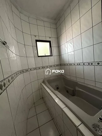 Imagem Sobrado com 3 dormitórios para alugar, 250 m² por R$ 3.180,00/mês - Jardim Rosa de Franca - Guarulhos/SP