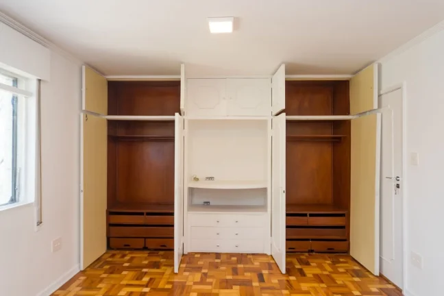 Imagem Apartamento 125M², 3Q, 2 Banheiros, 1 Vaga, Sacada, Armários.