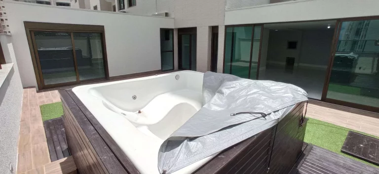 Imagem Apartamento à venda, 3 dormitórios (2 suítes), jacuzzi terraço com vista mar, 2 vagas, 170m2 privativos e 219m2 total. Agronômica, Florianópolis, SC