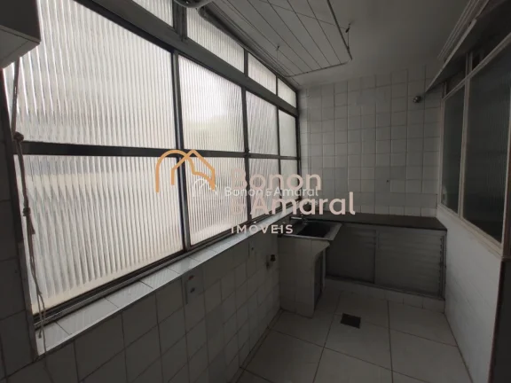 Imagem Amplo apartamento com 3 dormitórios sendo 1 suíte, sala com 2 ambientes, cozinha planejada, área de serviço, suíte de empregada e vaga de garagem