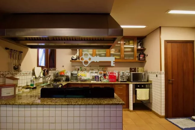 Imagem Casa alto padrão à venda na Aldeia da Serra com 7 suítes e espaço gourmet