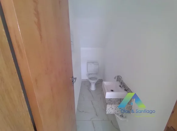 Imagem Lindo e novo sobrado com 125 m² em 3 dormitórios, 1 suíte e 2 vagas.