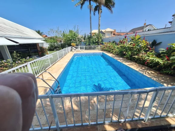 CASA EM 3 LOTES, PERTINHO DA PRAIA PAISAGISMO ESPETACULAR