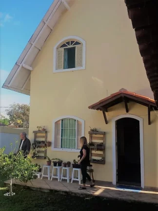 Imagem Casa Duplex, 05 Quartos, Area Gourmet c/ Churrasqueira, 06 Vagas de garagem, Enseada Azul, Guarapari - ES