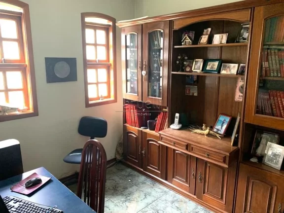 Imagem Sobrado com 341 MÂ². No andar superior temos 4 dormitÃ³rios sendo 2 suÃ­tes, banheiro social e espaÃ...