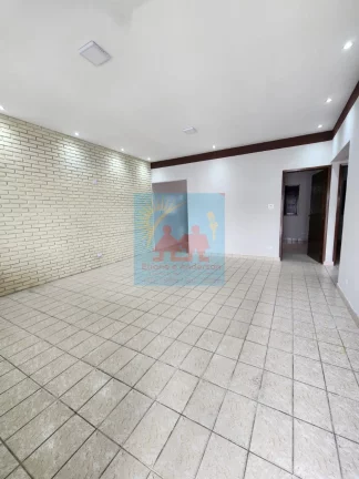 Imagem Casa com Piscina, Lote Inteiro Mongaguá - 4 dormitórios - 03 vagas de garagem