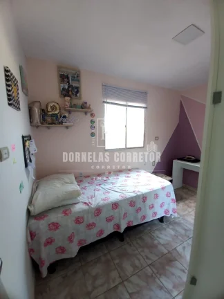 Imagem Excelente Casa de Esquina com Ambientes Amplos e Confortáveis