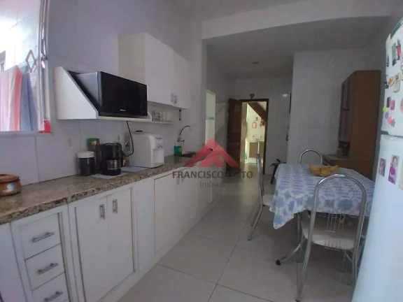 Imagem Casa com 3 dormitórios à venda, 133 m² por R$ 700.000,00 - Mutuá - São Gonçalo/RJ