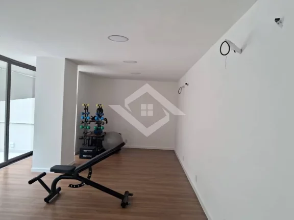 Imagem Apartamento Exclusivo na 3ª Quadra da Praia de Ipanema – 250m²
