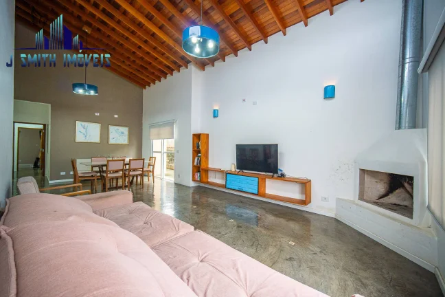Imagem Casa com 3 dormitórios, sendo 1 suíte para venda - Impecável