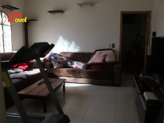Imagem Imperdível oportunidade! Casa à venda em Ribeirão Preto-SP, bairro Parque Residencial Lagoinha. 3 quartos, 1 suíte, 2 salas, 3 banheiros, 2 vagas de garagem, 420 m².