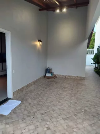 Imagem Casa alto padrão com 3 dormitórios sendo 1 suíte e garagem ampla em Balneário Camboriú