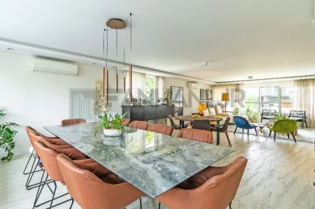 Imagem Apartamento de alto padrão para locação no Itaim Bibi, São Paulo-SP: 3 quartos, 3 suítes, 4 salas, 5 banheiros, 3 vagas, 280m².