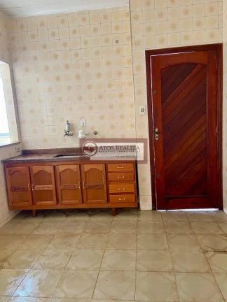 Imagem Vendo Excelente Oportunidade no Ipiranga. Vendo linda casa terrea no bairro do Ipiranga, próximo ao metro, 171m2 de área, com 4 dormitórios, sendo 2 suítes, 3 banheiros, 2 vagas de garagem, Quintal, copa e cozinha, salão nos fundos, Valor de Oportunidade 