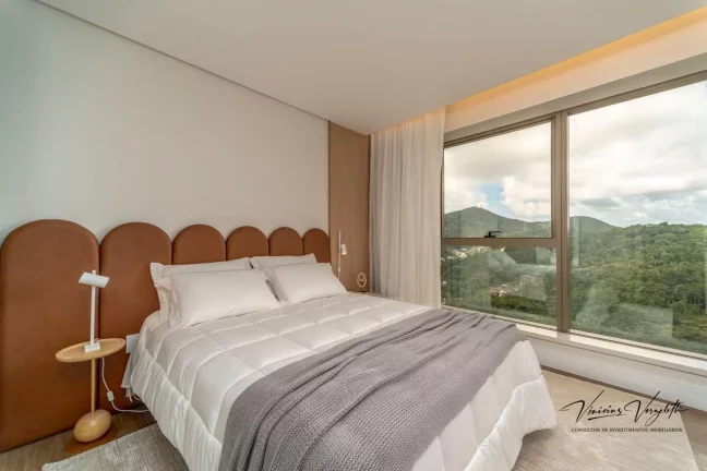 Imagem Apartamento 4 ou + dormitórios para Venda em Balneário Camboriú / SC no bairro Centro