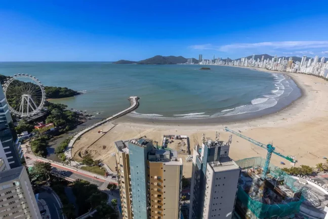 Imagem Apartamento vista mar e andar alto! Com 4 suítes e 3 vagas no Bairro Pioneiros em Balneário Camboriú