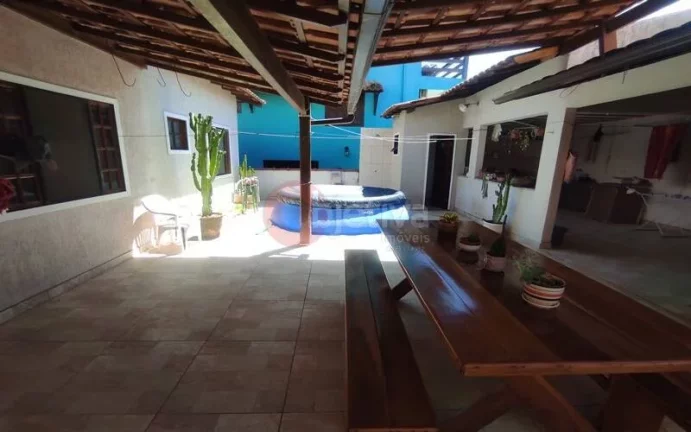 Imagem Casa independente a venda de 5 quartos no cond. dos Pássaros em Cabo Frio