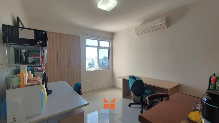 Imagem Lindo e reformado apartamento com 213m2 no Espinheiro!