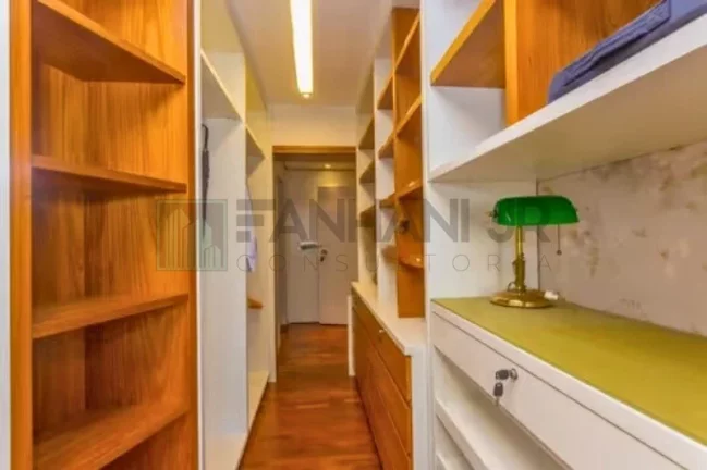 Imagem Apartamento de luxo no Jardim Paulista, SP: 3 quartos, 3 suítes, 3 salas, 5 banheiros, 2 vagas de garagem, 224m². Venha conferir!