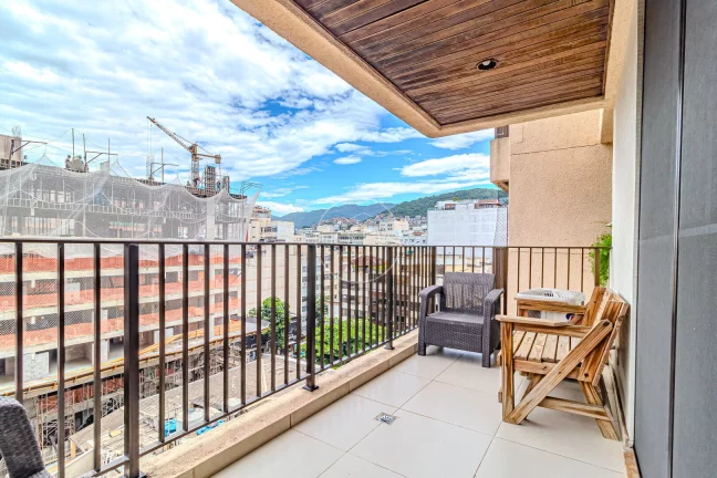 APARTAMENTO de 2 DORMITÓRIOS em COPACABANA - 150m do mar - R$ 2.450.000