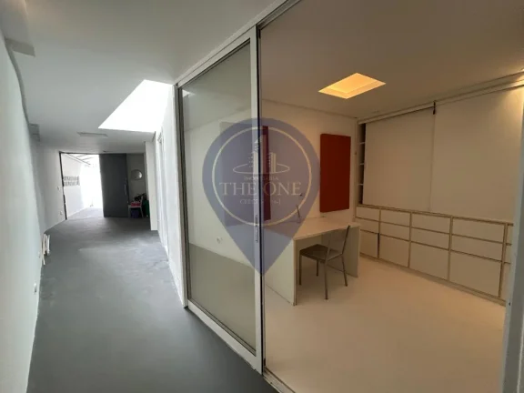 Imagem Imperdível! Casa à venda na Vila Mariana, São Paulo-SP, com 8 quartos, 1 suíte, 3 banheiros, 2 vagas de garagem e 200m².