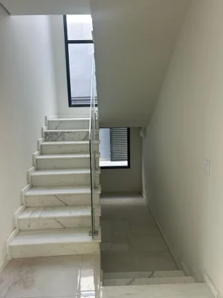 Imagem Imóvel de luxo no Jardim Astro em Sorocaba-SP: Casa em condomínio com 4 quartos, 1 suite, 2 salas, 4 banheiros e 4 vagas.