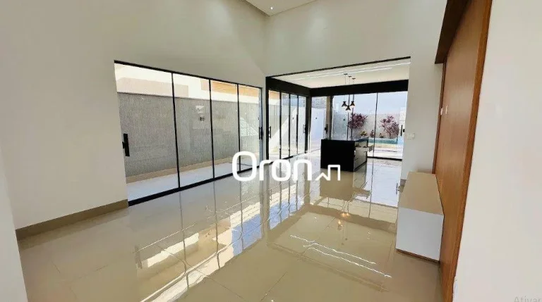 Imagem Casa com 3 dormitórios à venda, 180 m² por R$ 1.350.000,00 - Jardim Veneza - Senador Canedo/GO
