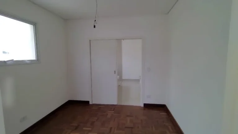 Imagem Casa Alphaville - 470 M², 4 Dorms, 4 Suítes, 2 Salas, 6 Vagas, Aquecimento Solar, Piscina, Terraço, Despensa, Área Gourmet, Depósito, Escritório.