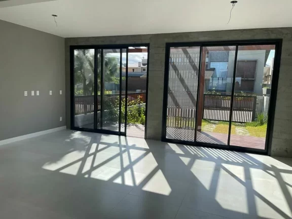 Imagem Casa de alto padrão em Ambrósio, Garopaba-SC: conforto, comodidade e localização privilegiada!