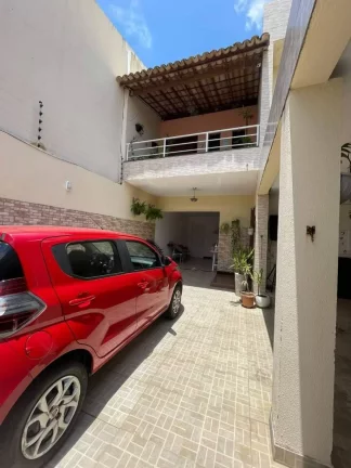 Imagem Casa no Aeroporto: 3 Quartos, 2 Suítes, 230m² e 3 Vagas de Garagem - Confira!