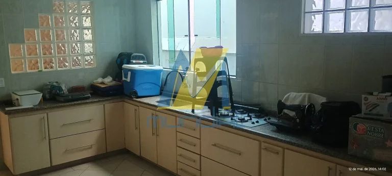 Imagem Casa Imponente com 2 Dormitórios, sacada ampla.