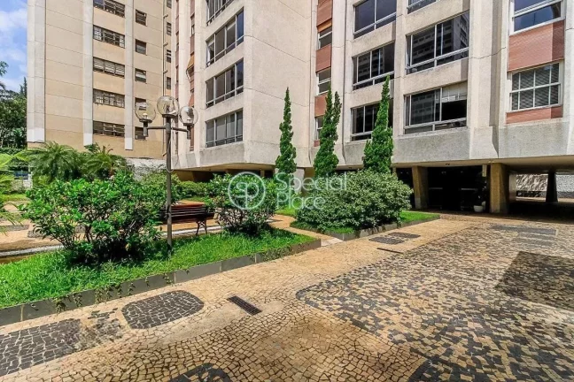 Imagem Excelente apartamento com 150m² no Jardim América. Amplo living para dois ambientes, sala de janta...