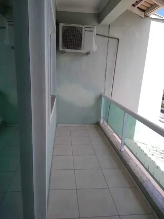 Imagem Geminado com 3 dormitórios sendo 1 suíte e 2 vagas - Floresta | Joinville/SC