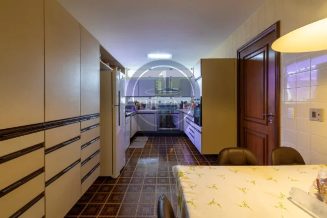 Imagem Espetacular casa à venda em São Paulo-SP, Alto de Pinheiros: 4 quartos, 4 suítes, 2 salas, 6 banheiros, 7 vagas, 495m².