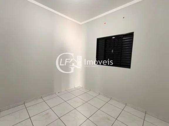 Imagem Casa para locação em Campo Grande-MS, no Jardim Colúmbia: 2 quartos, 1 sala, 1 banheiro e 3 vagas de garagem!