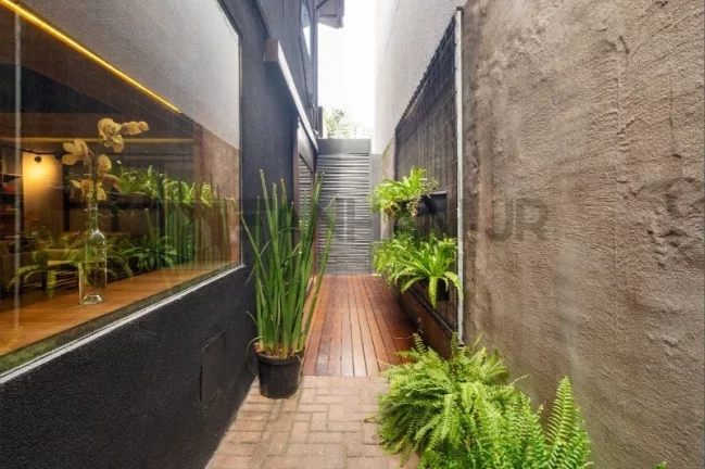 Imagem Casa comercial de alto padrão no Jardim América, São Paulo-SP: 5 quartos, 5 salas, 5 banheiros, 6 vagas - 380m². Confira!
