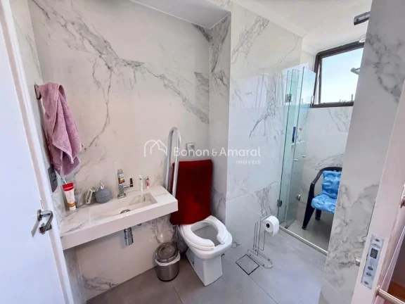 Imagem Localizado em uma das regiões mais valorizadas de Campinas, este apartamento no Edifício Camaçari...