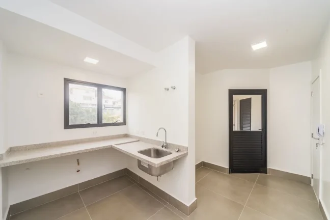 Imagem Apartamento 93M² Reformado, 3Q, 1 Suíte, 2 Banheiros, 2 Vagas, Varanda, Piscina, Academia, Churrasqueira, Playground, Salão de Festas e Jogos, Quadra.