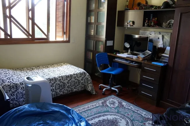 Imagem Casa ampla , 3 dormitórios, suíte,2 vagas de garagem no Bairro Duque de Caxias.