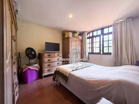 Imagem Casa com 3 dormitórios à venda, 346 m² por R$ 970.000,00 - Santa Cecília - Teresópolis/RJ